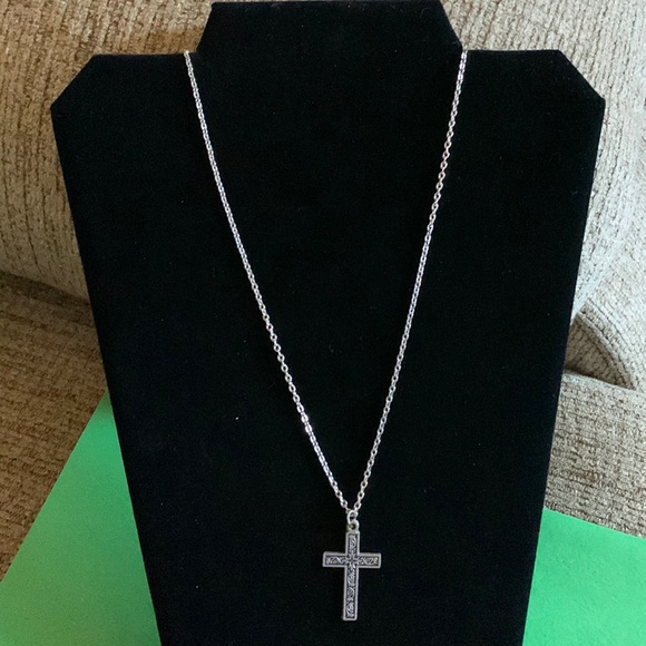 Ornate silver tone 1.5” cross on 20” chain - Picture 2 of 5
